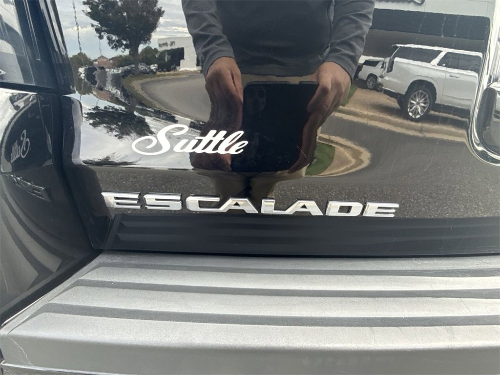 Certified 2020 Cadillac Escalade Luxury w/ Escalade Sport Edition image 32