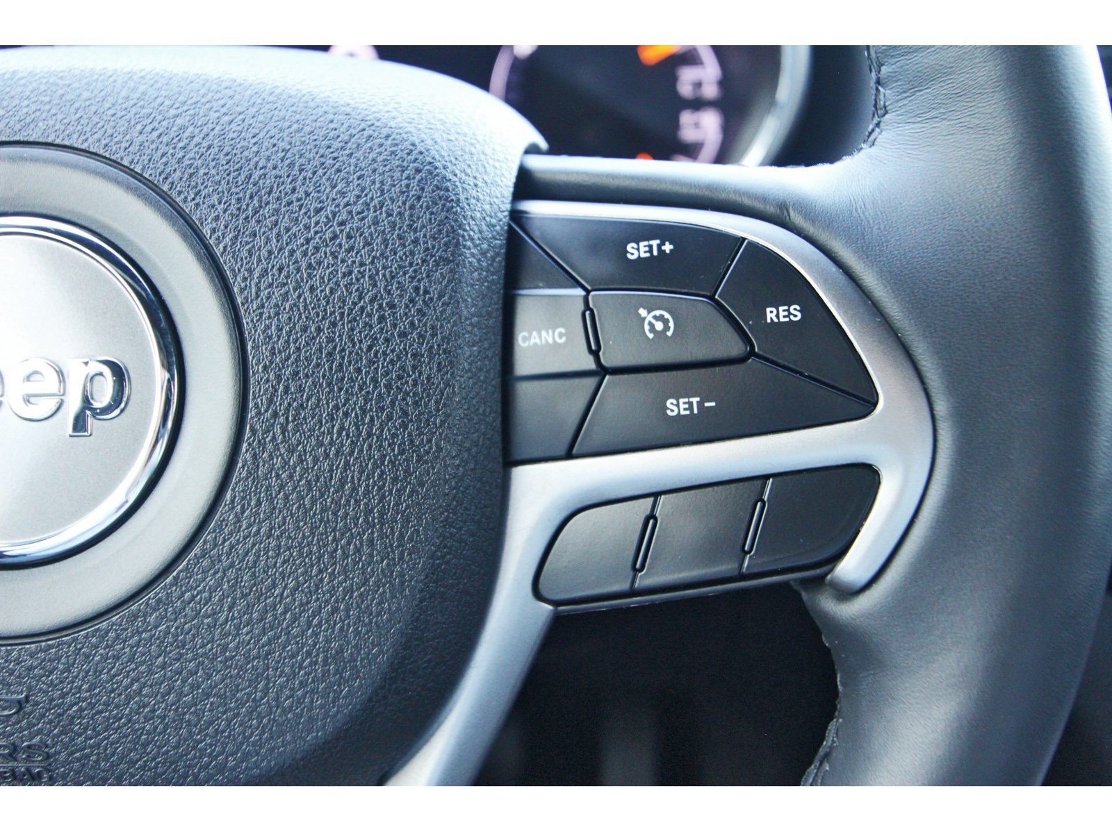 Used 2018 Jeep Grand Cherokee Altitude RWD image 20