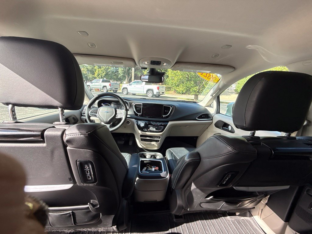 Used 2021 Chrysler Pacifica Touring-L w/ Uconnect Theater Family Group AWD/4WD image 12