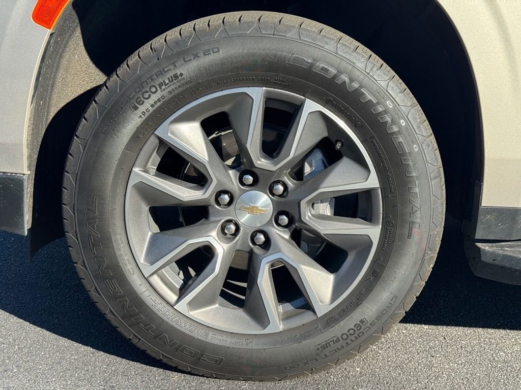 Used 2024 Chevrolet Tahoe LS RWD image 9