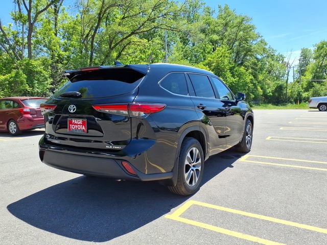 Used 2023 Toyota Highlander XLE AWD/4WD image 8