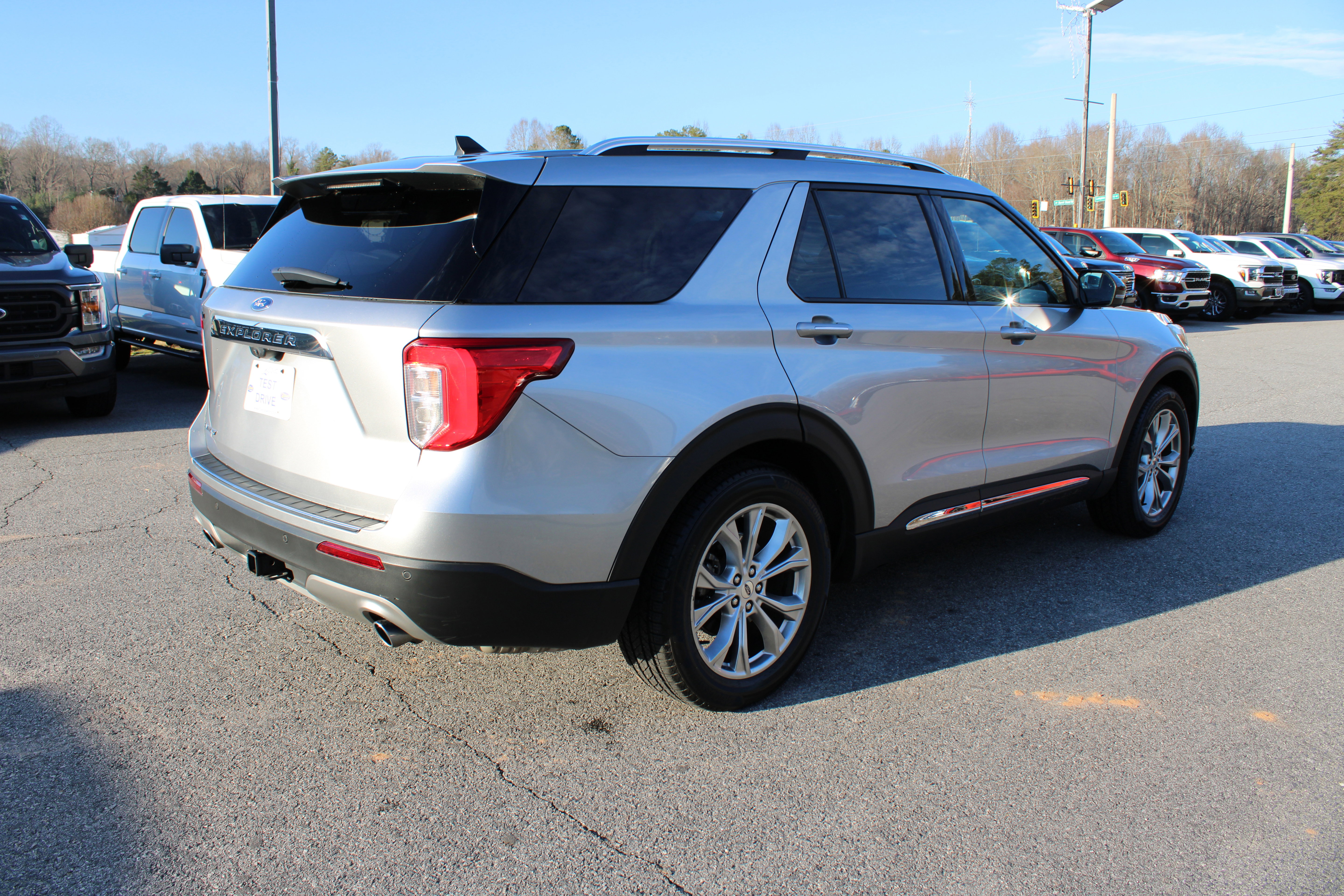 Used 2021 Ford Explorer Limited w/ Equipment Group 301A image 6