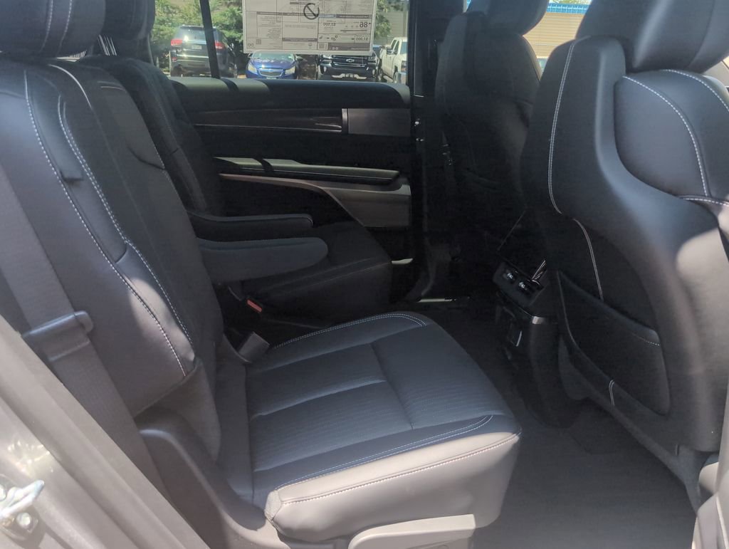 New 2026 Cadillac Vistiq Sport image 15