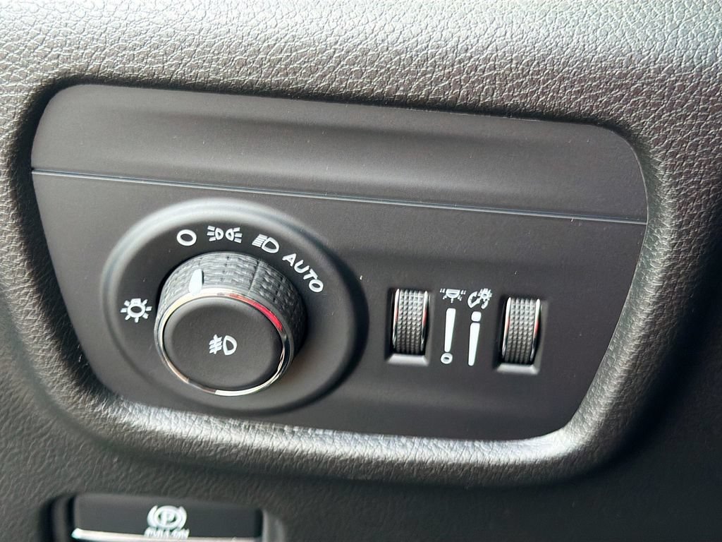 New 2026 Jeep Grand Cherokee Limited w/ Limited Altitude Package AWD/4WD image 34