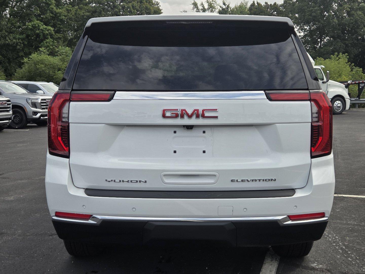New 2026 GMC Yukon XL Elevation AWD/4WD image 17