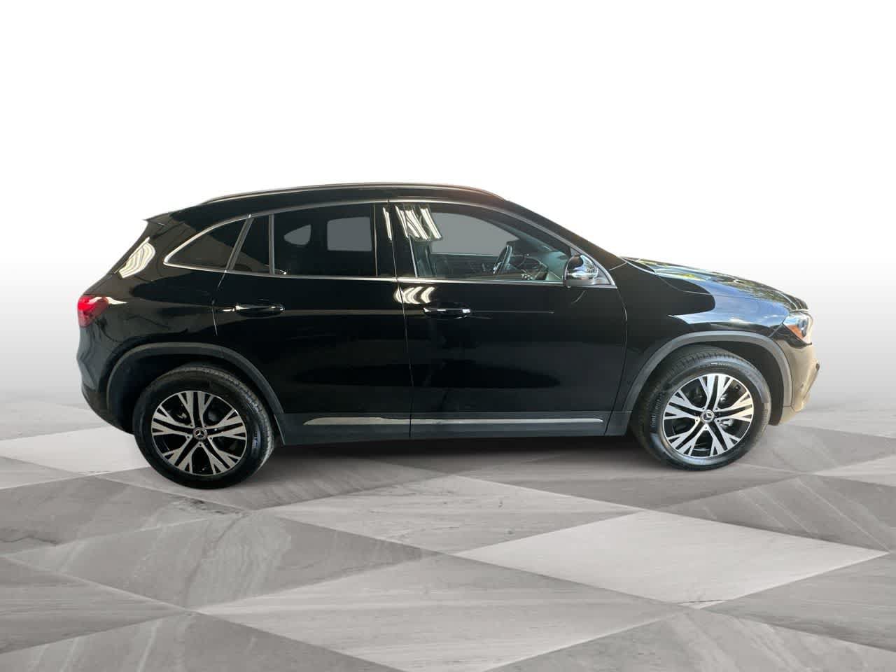 Used 2025 Mercedes-Benz GLA 250 4MATIC w/ Exclusive Package image 9