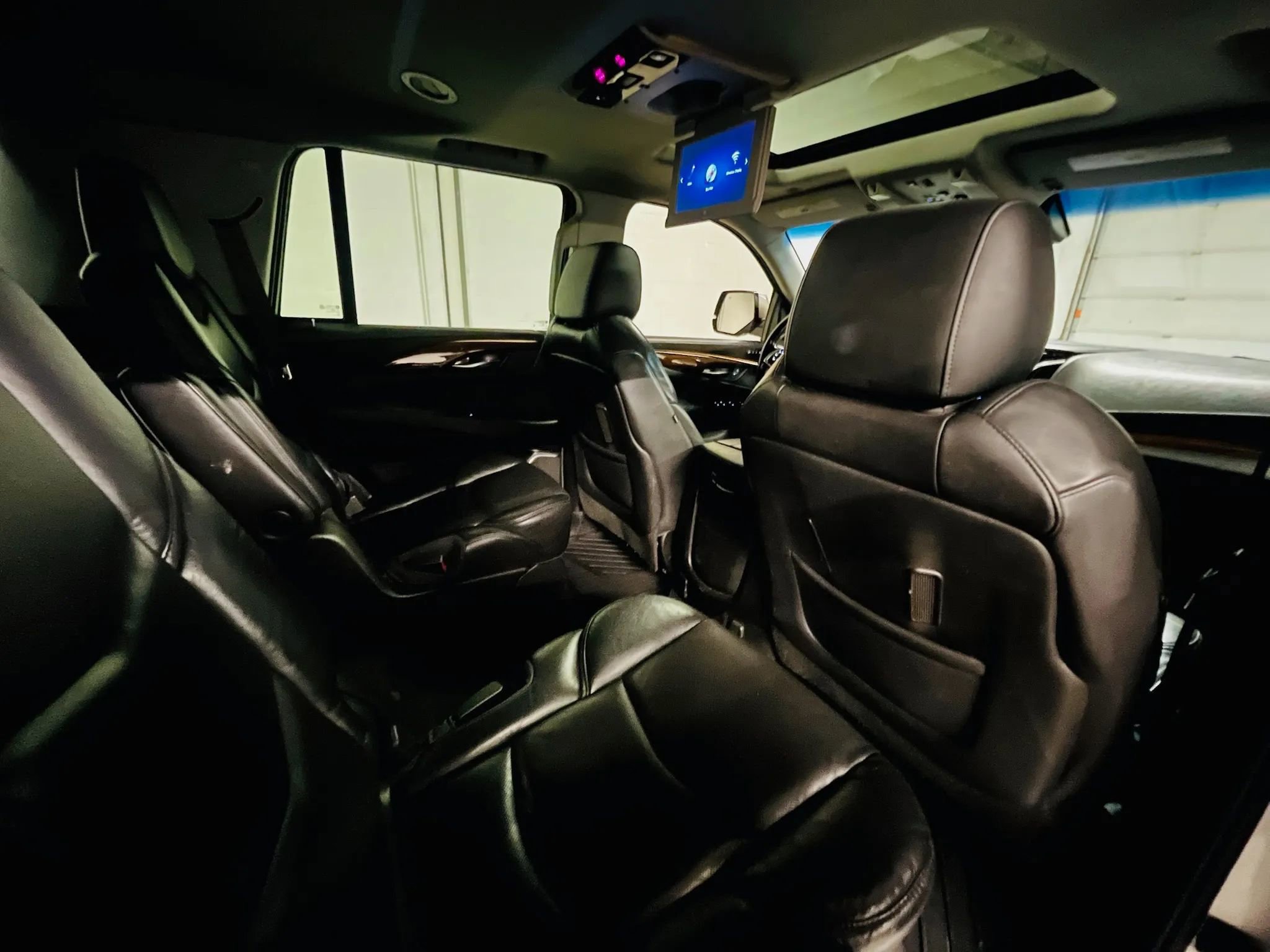 Used 2018 Cadillac Escalade Premium Luxury image 16