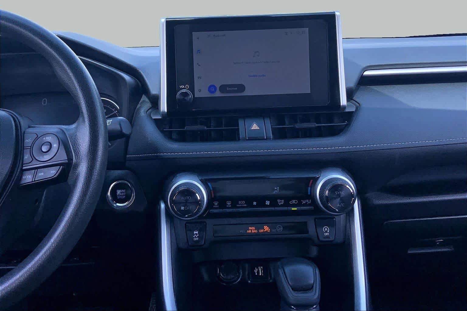 Used 2024 Toyota RAV4 XLE FWD image 6