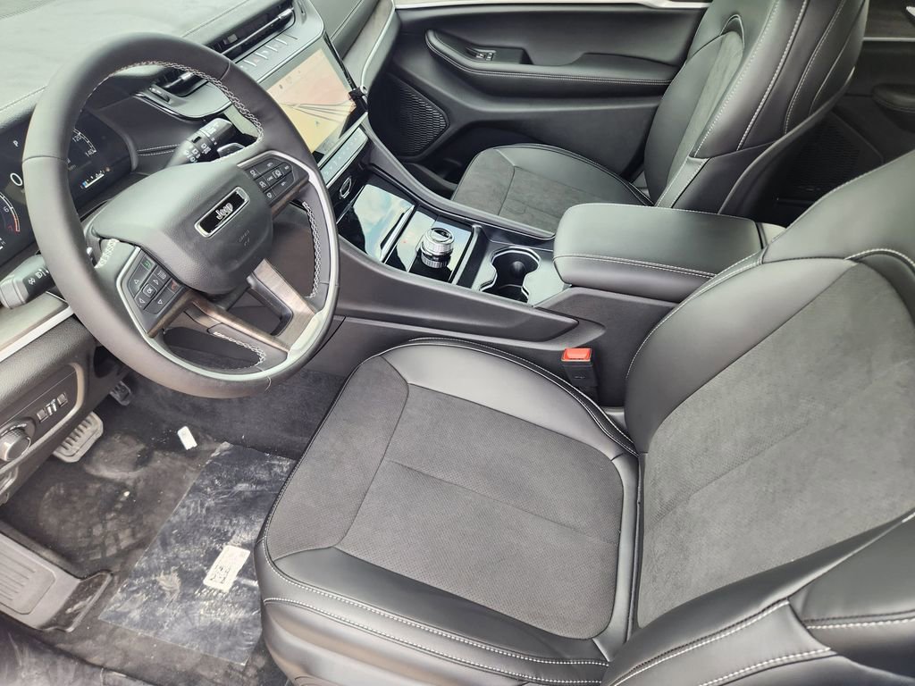 New 2026 Jeep Grand Cherokee Altitude RWD image 9
