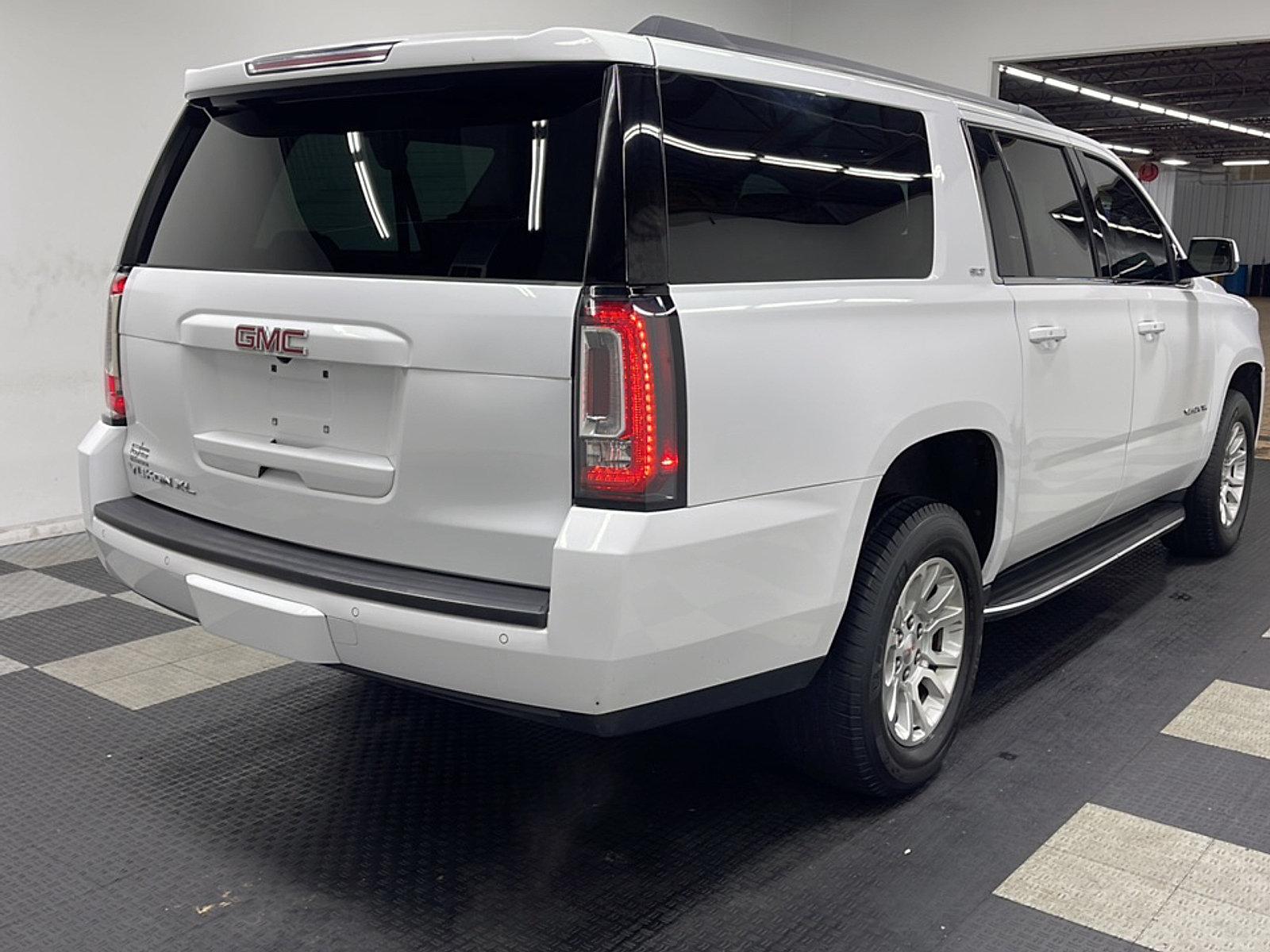 Used 2020 GMC Yukon XL SLT w/ Open Road Package AWD/4WD image 19
