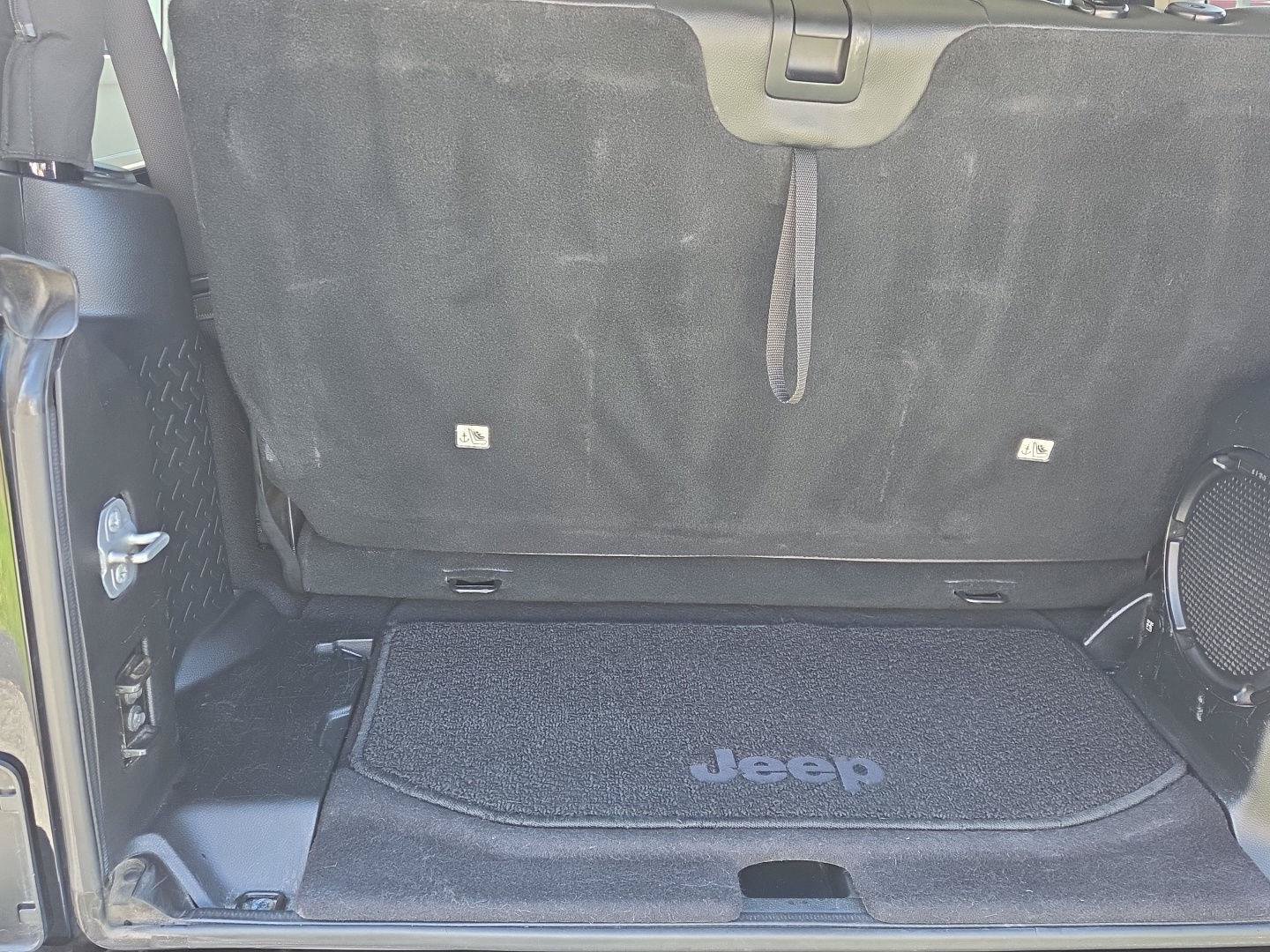 Used 2014 Jeep Wrangler Sahara AWD/4WD image 15
