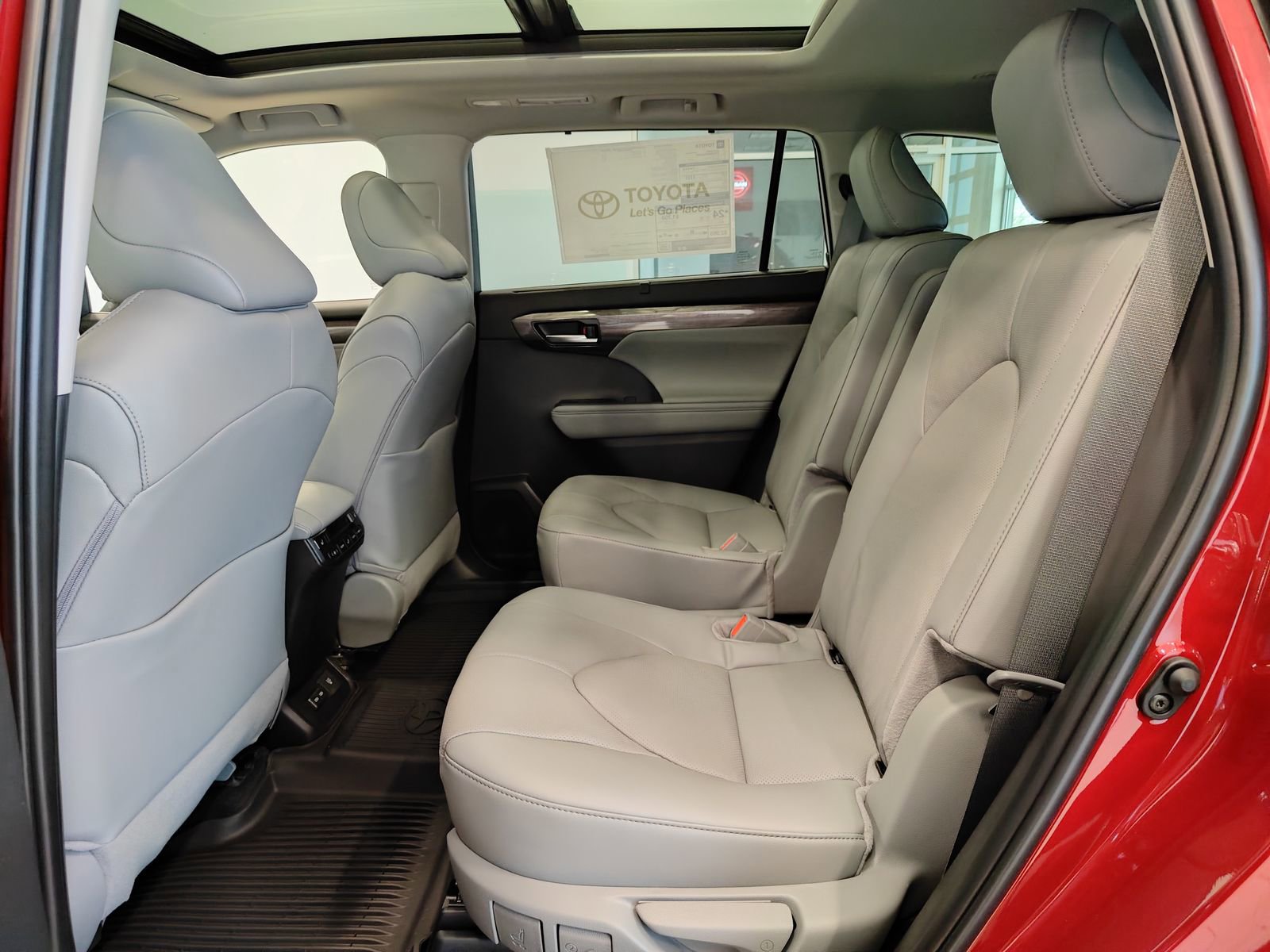 New 2026 Toyota Highlander Platinum image 15