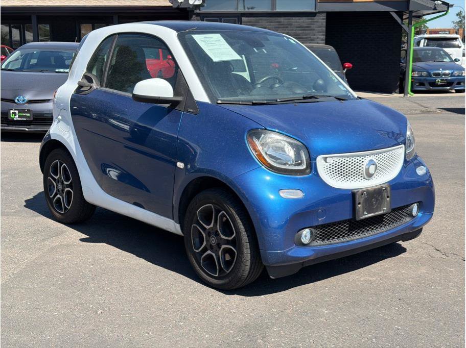 Used 2016 smart fortwo Prime RWD image 4