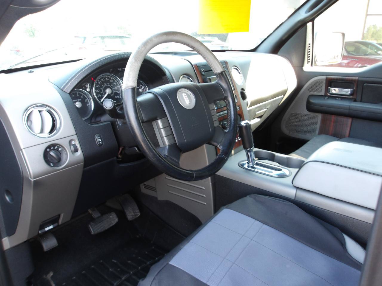 Used 2006 Lincoln Mark LT 4x4 image 9