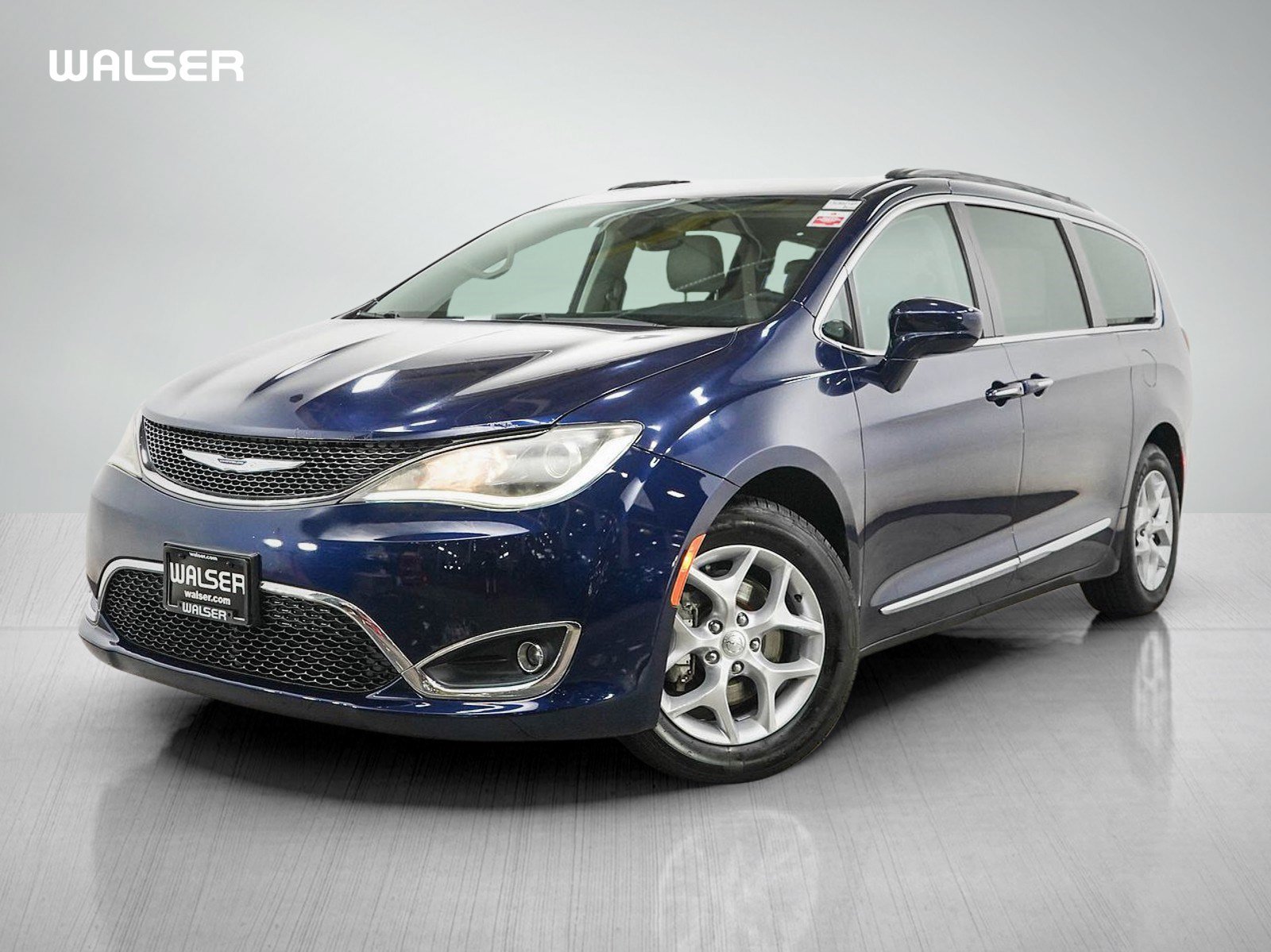 Used 2017 Chrysler Pacifica Touring-L FWD video 1
