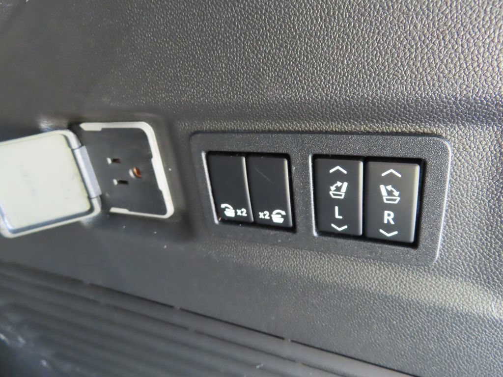 Used 2022 Chevrolet Tahoe Premier AWD/4WD image 18
