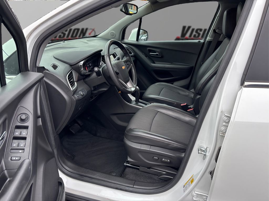 Used 2019 Chevrolet Trax LT w/ LT Convenience Package image 9