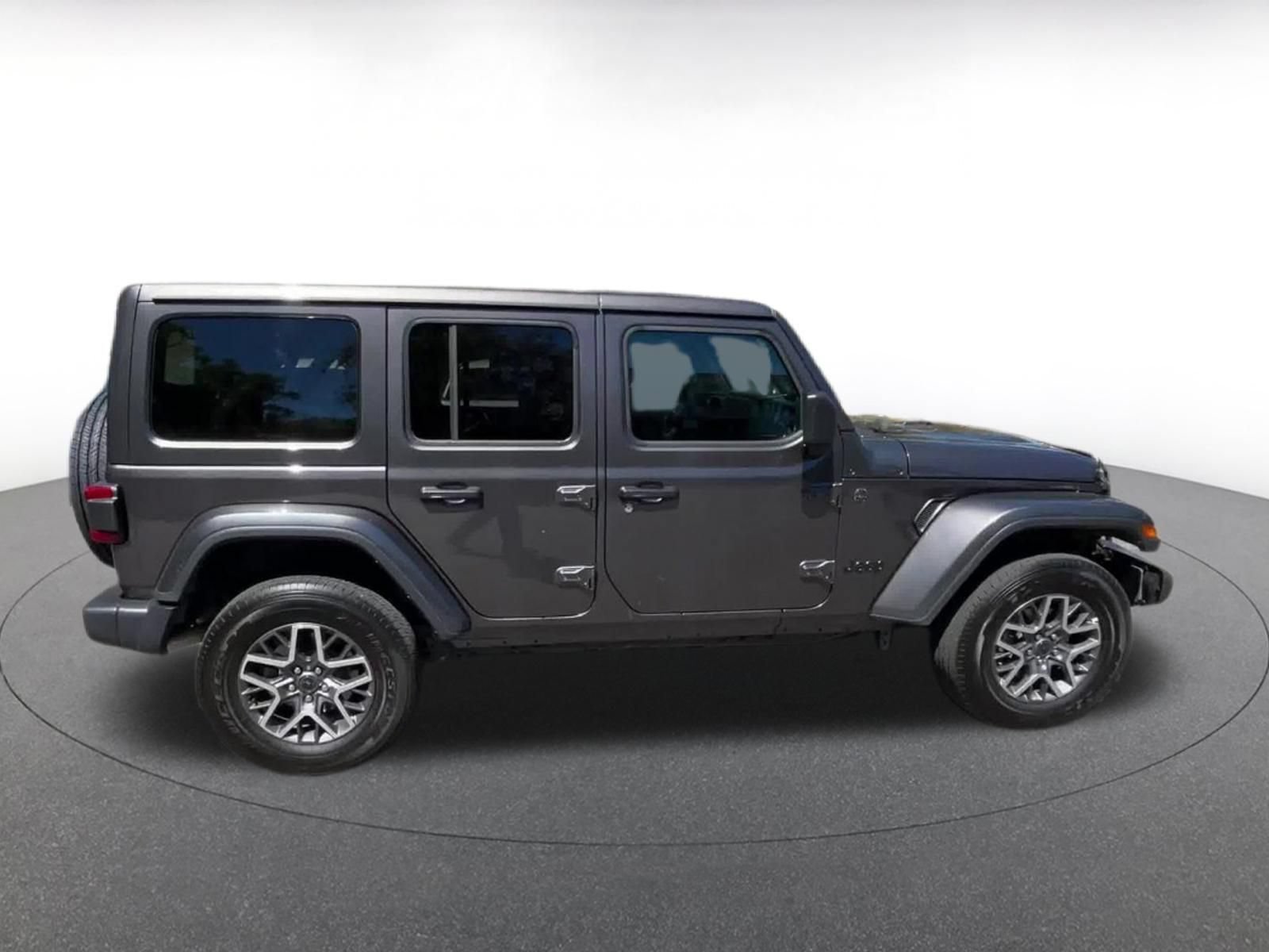 Used 2025 Jeep Wrangler Unlimited Sahara AWD/4WD image 16