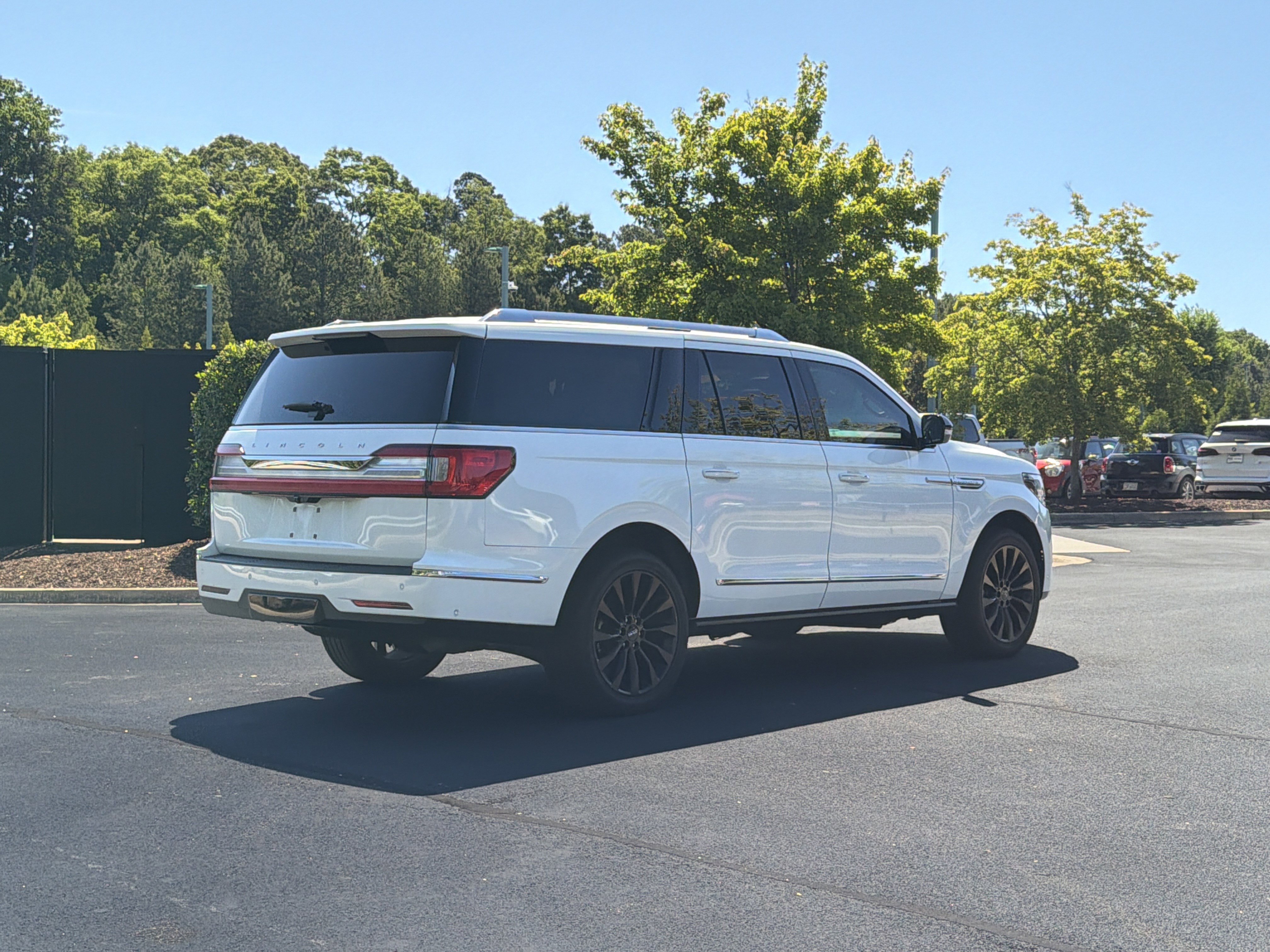 Used 2020 Lincoln Navigator L Reserve w/ Luxury Package RWD image 11