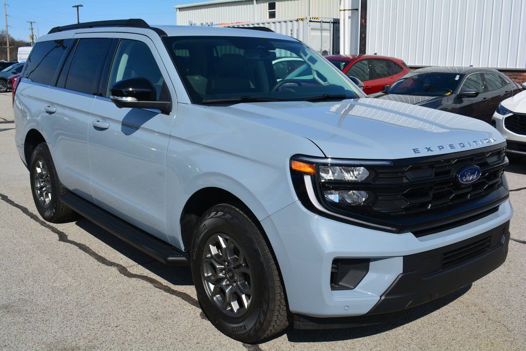 New 2026 Ford Expedition Active AWD/4WD image 2