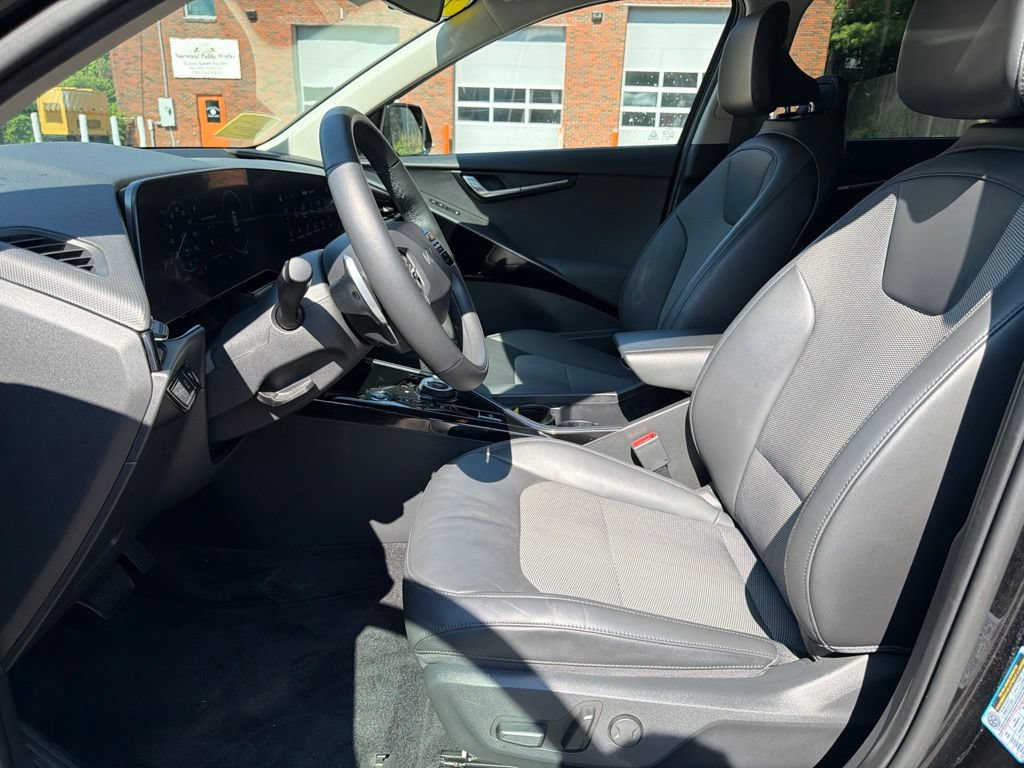 Certified 2023 Kia Niro Wind w/ Wind Preserve Package FWD image 13