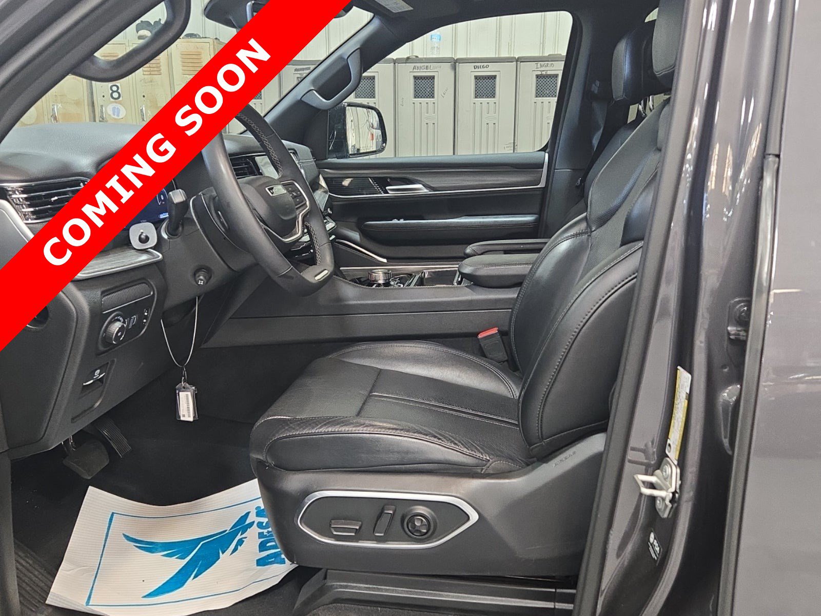 Used 2024 Jeep Wagoneer L Series II w/ Flexible Seating Group AWD/4WD image 6