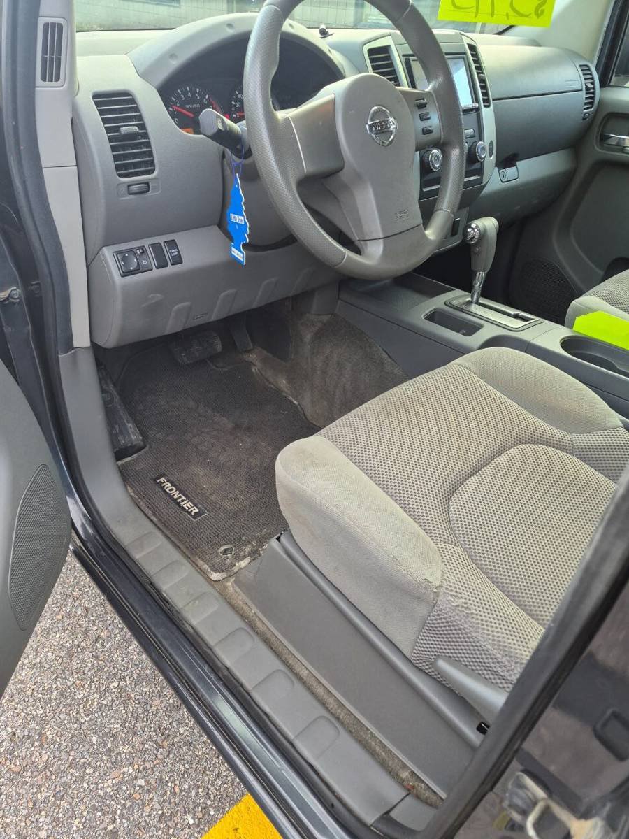 Used 2010 Nissan Frontier SE AWD/4WD image 11