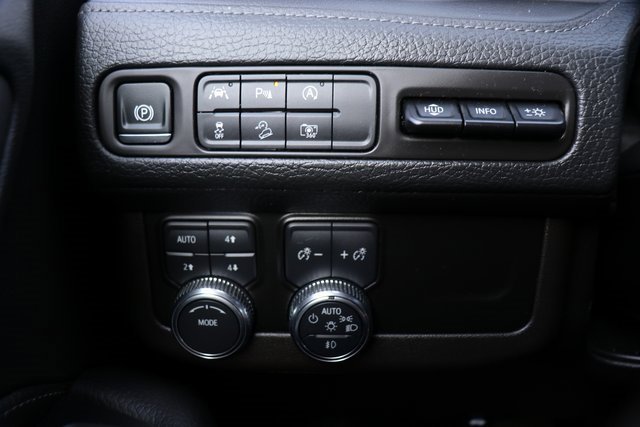 Used 2024 GMC Yukon XL Denali image 22