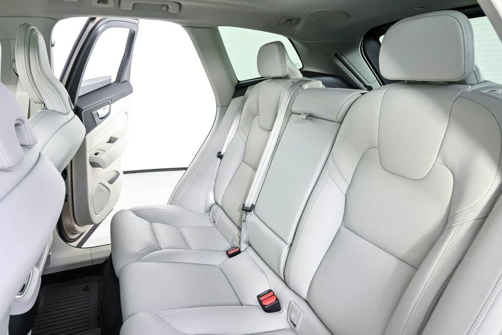 Certified 2024 Volvo XC60 B5 Ultimate w/ Climate Package AWD/4WD image 23