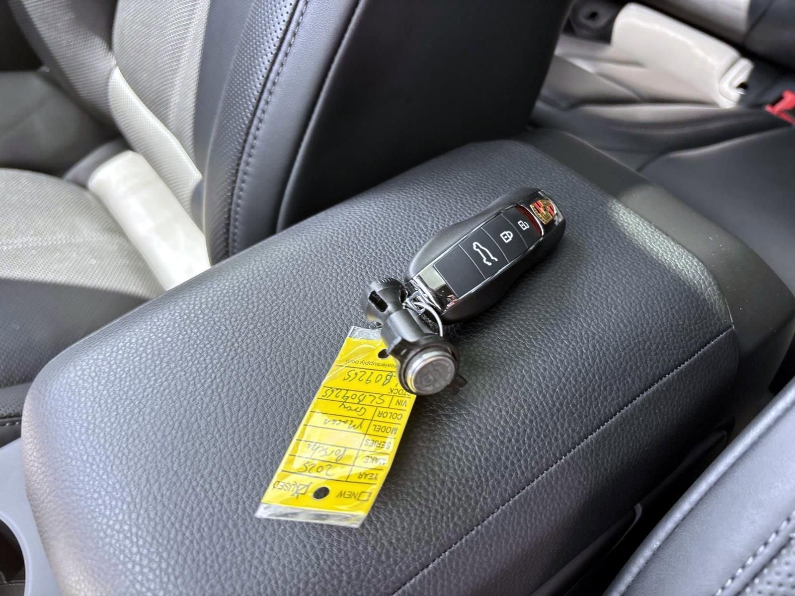 Used 2025 Porsche Macan image 41