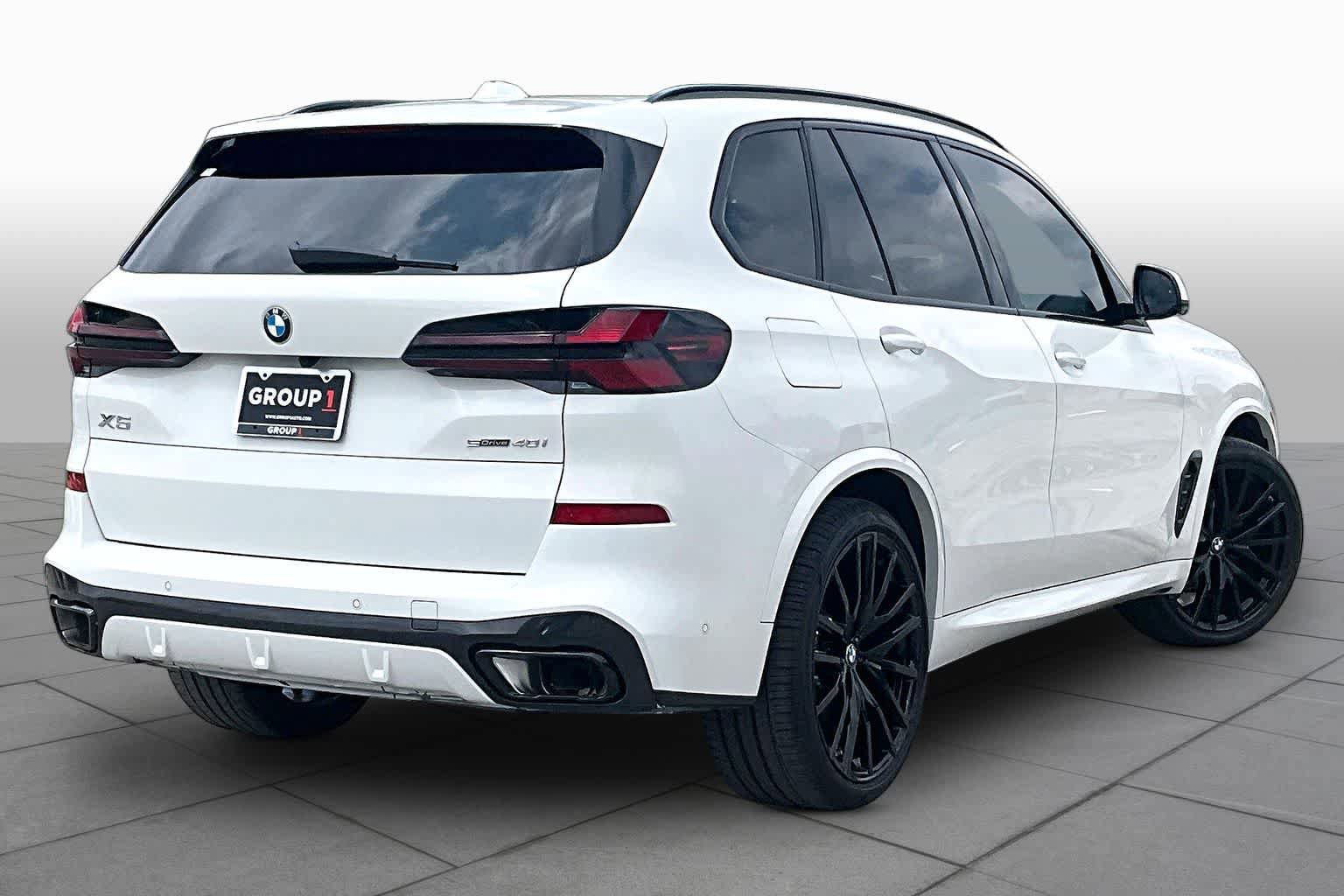 Used 2026 BMW X5 sDrive40i w/ M Sport Package RWD image 12