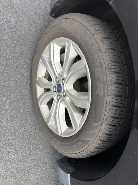 Used 2020 Ford Edge Titanium w/ Equipment Group 301A AWD/4WD image 9