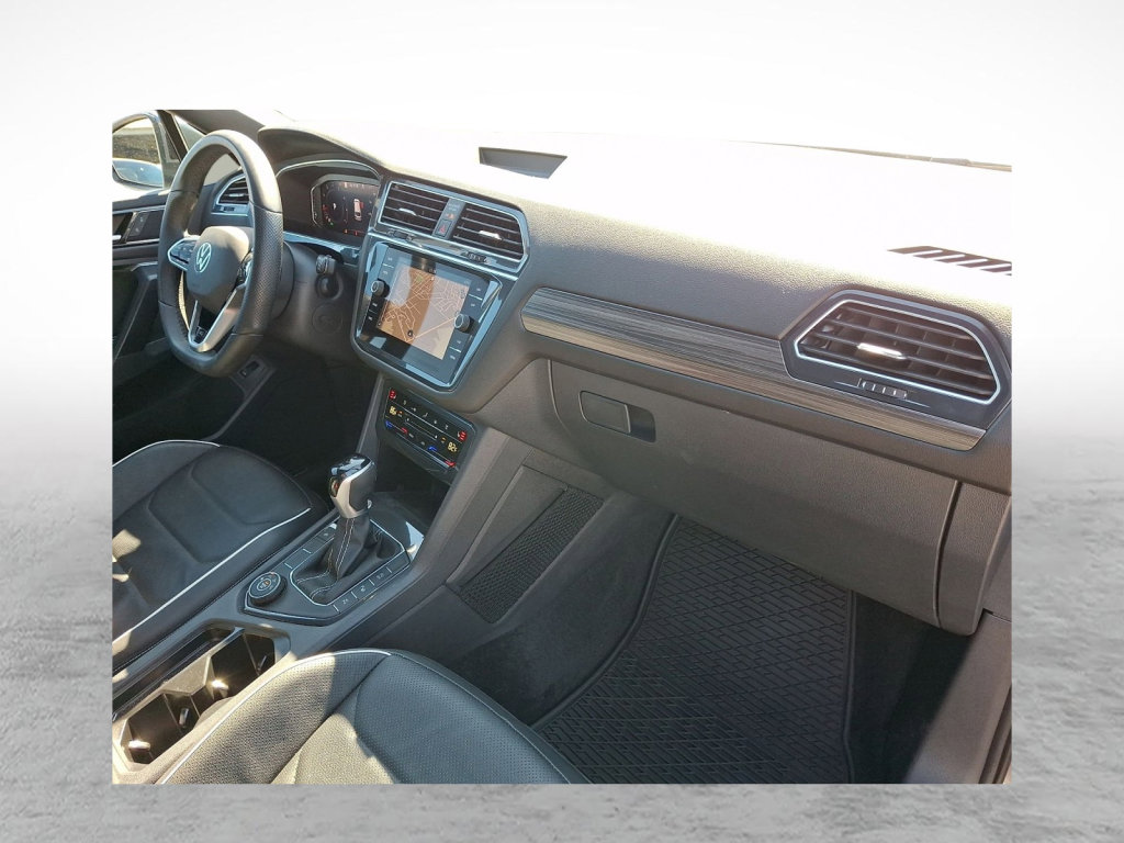 Used 2024 Volkswagen Tiguan SEL R-Line image 12