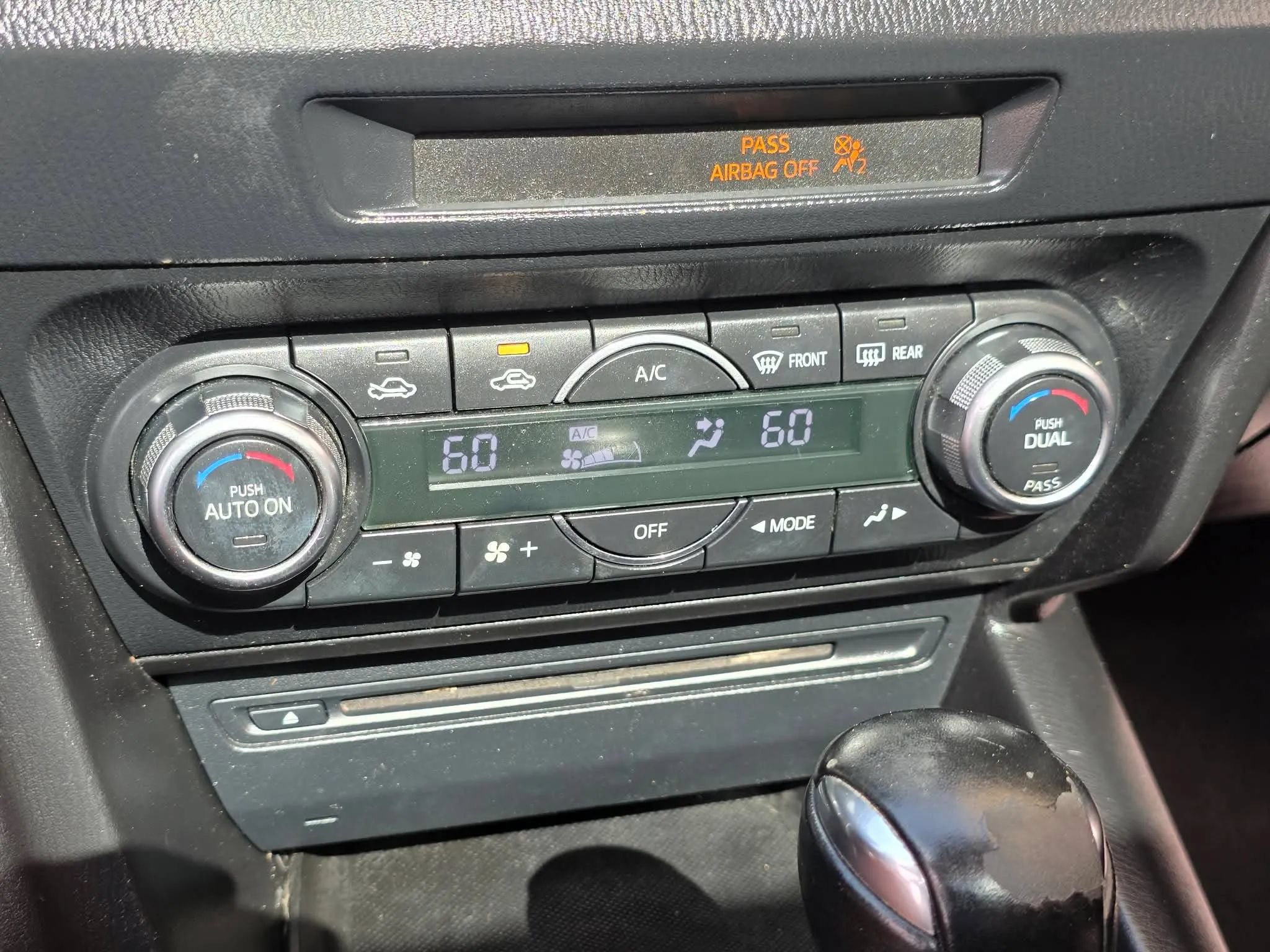 Used 2014 MAZDA MAZDA3 i Touring w/ Technology Package FWD image 24