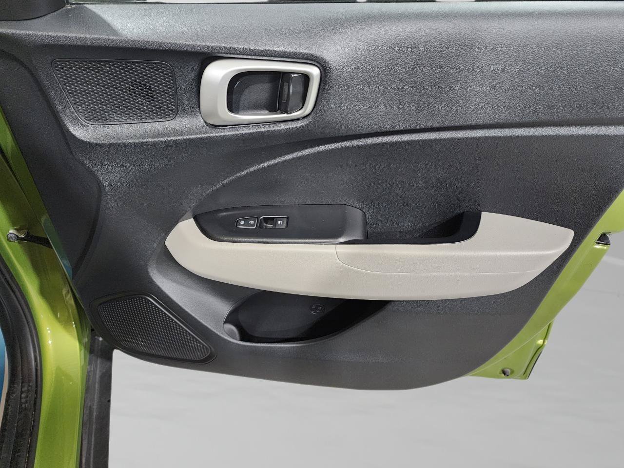 Used 2022 Hyundai Venue SEL FWD image 26