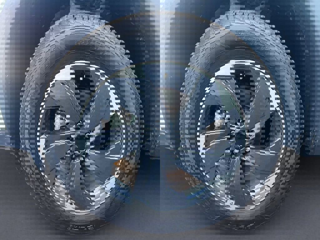 Used 2024 Nissan Rogue SV FWD image 9