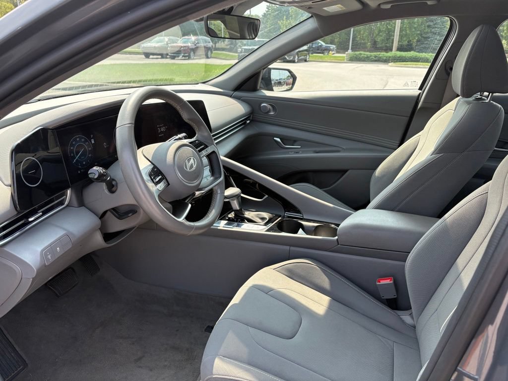 Used 2025 Hyundai Elantra SEL FWD image 7