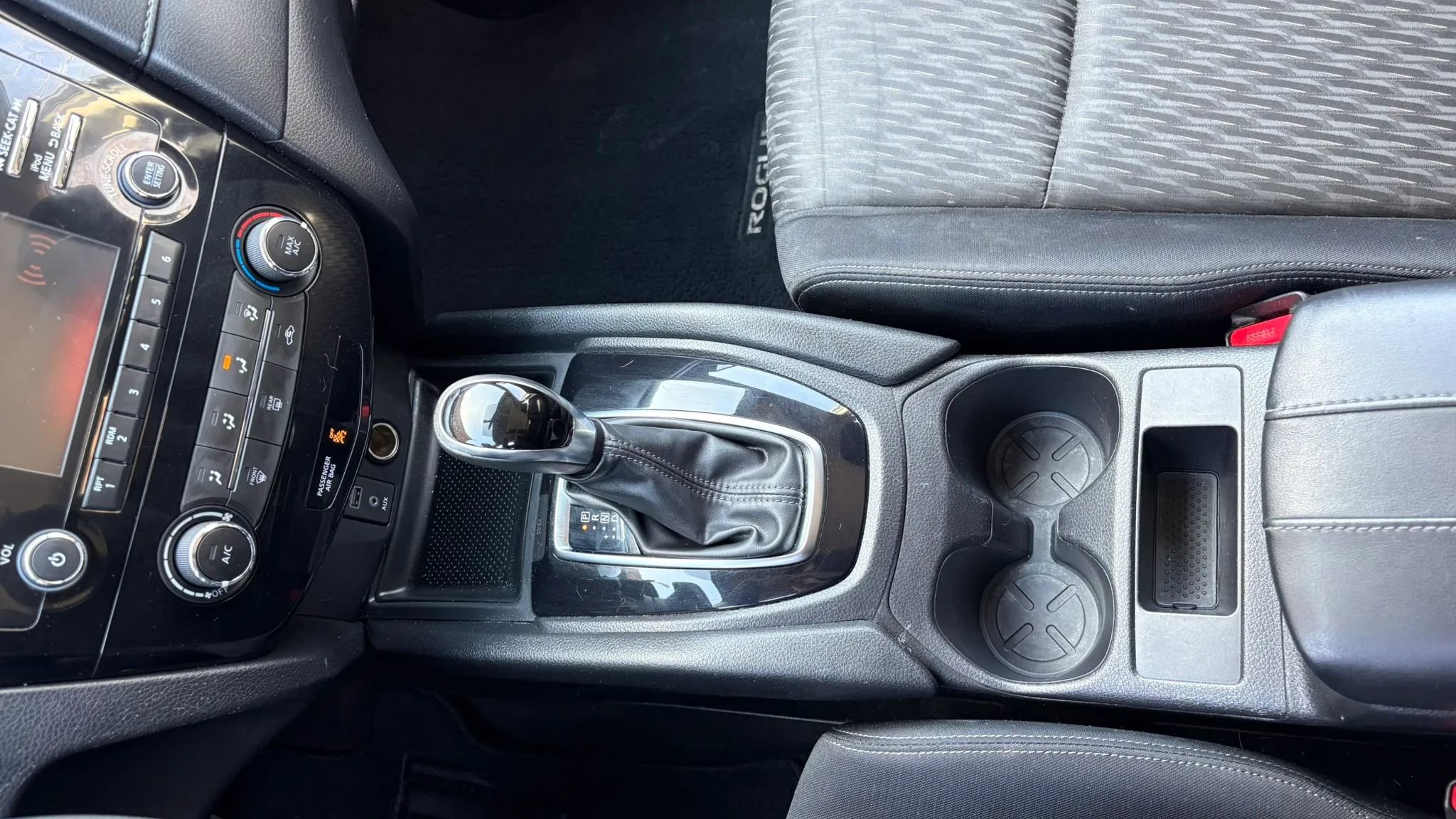 Used 2017 Nissan Rogue S image 22
