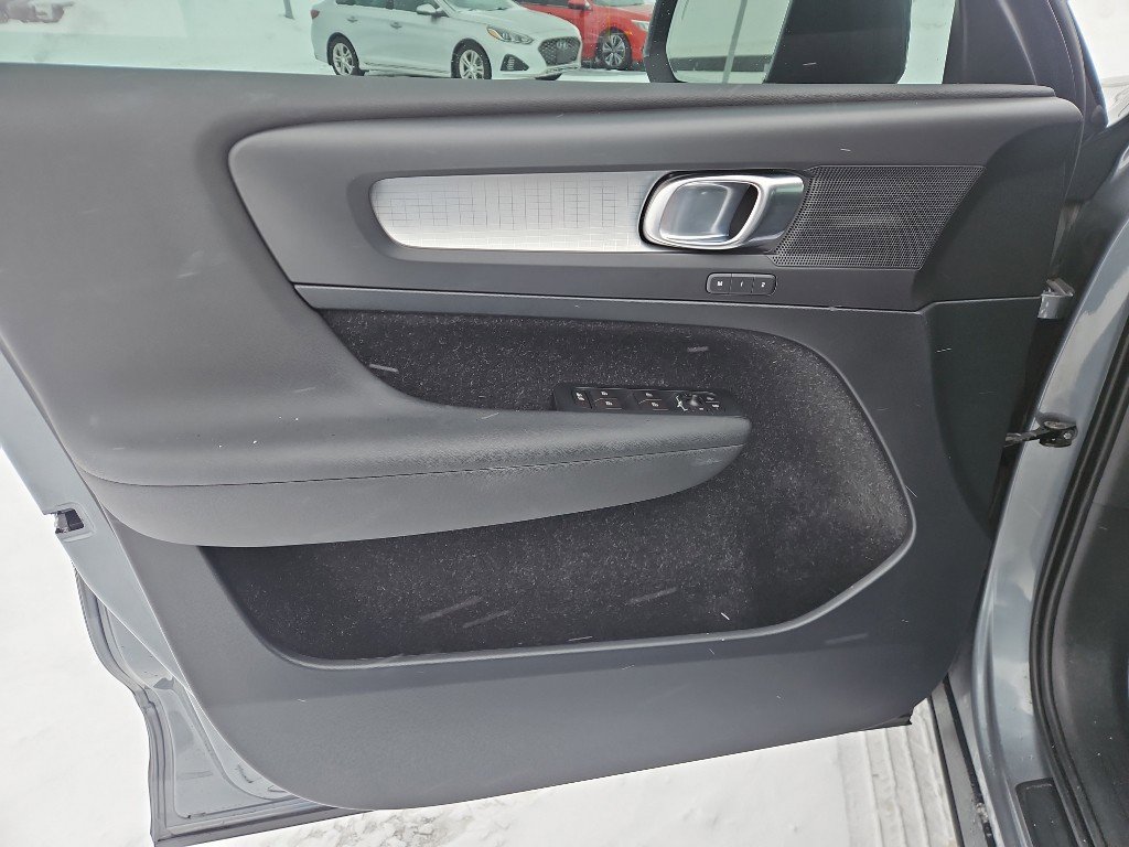 Used 2019 Volvo XC40 T5 Momentum image 10