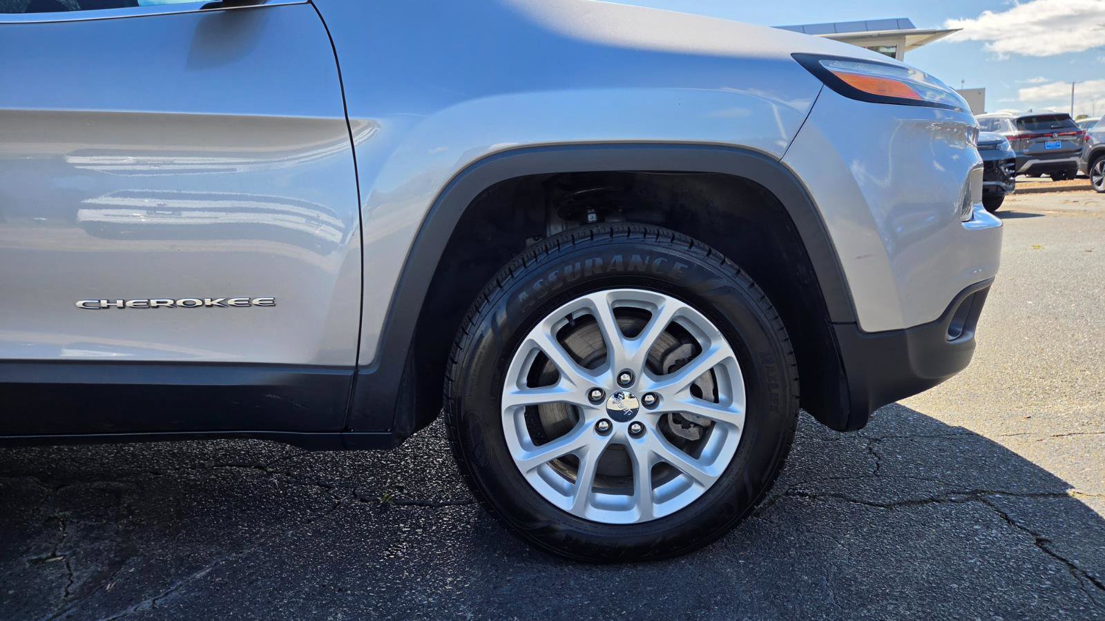 Used 2017 Jeep Cherokee Latitude w/ Safety/Convenience Group image 15