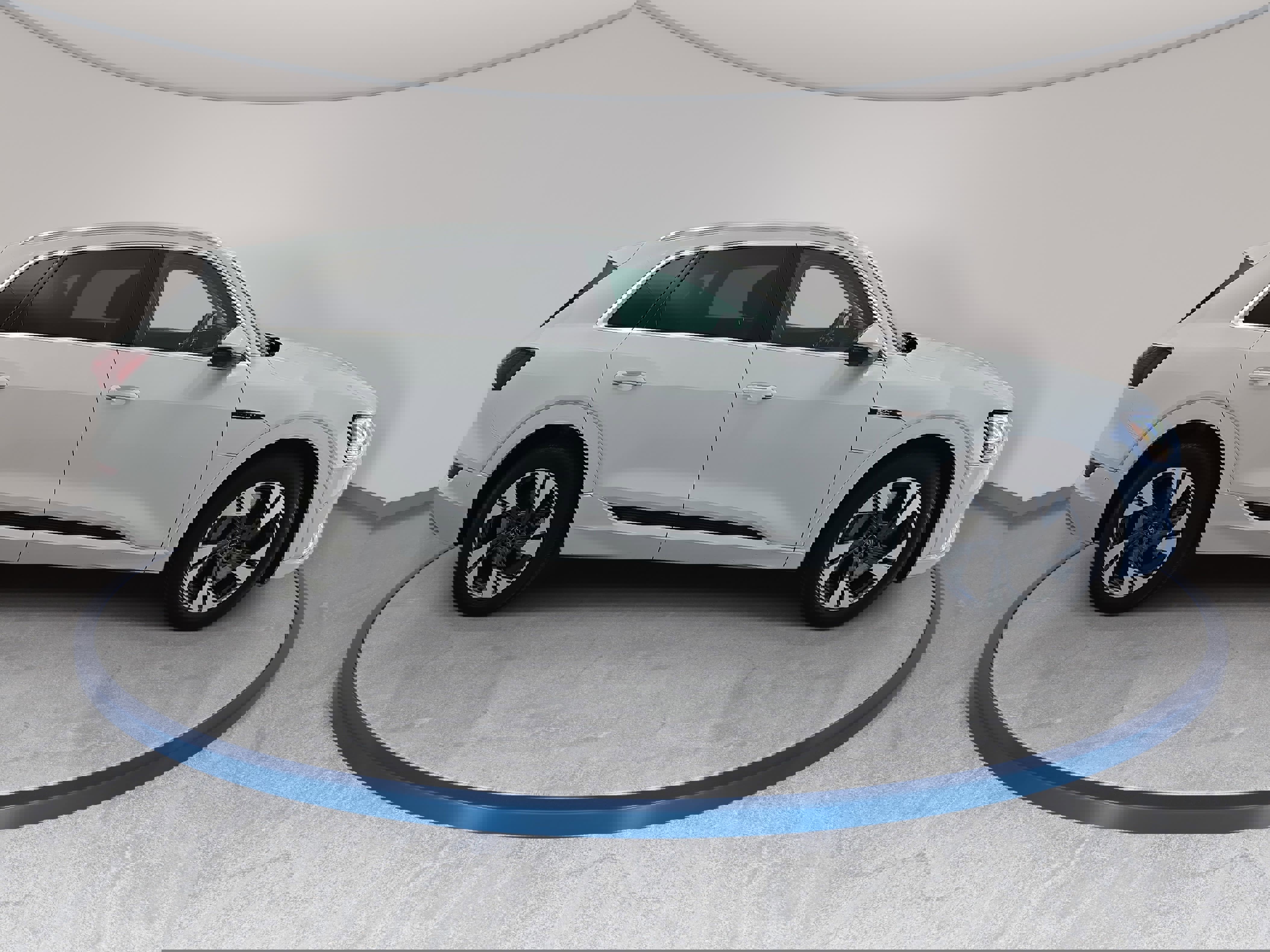 Used 2023 Audi e-tron Premium Plus w/ Premium Plus Package image 4