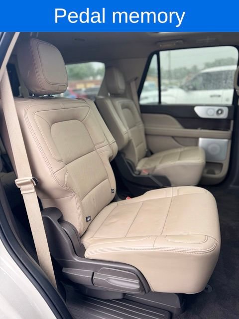 Certified 2024 Lincoln Navigator Reserve AWD/4WD image 33