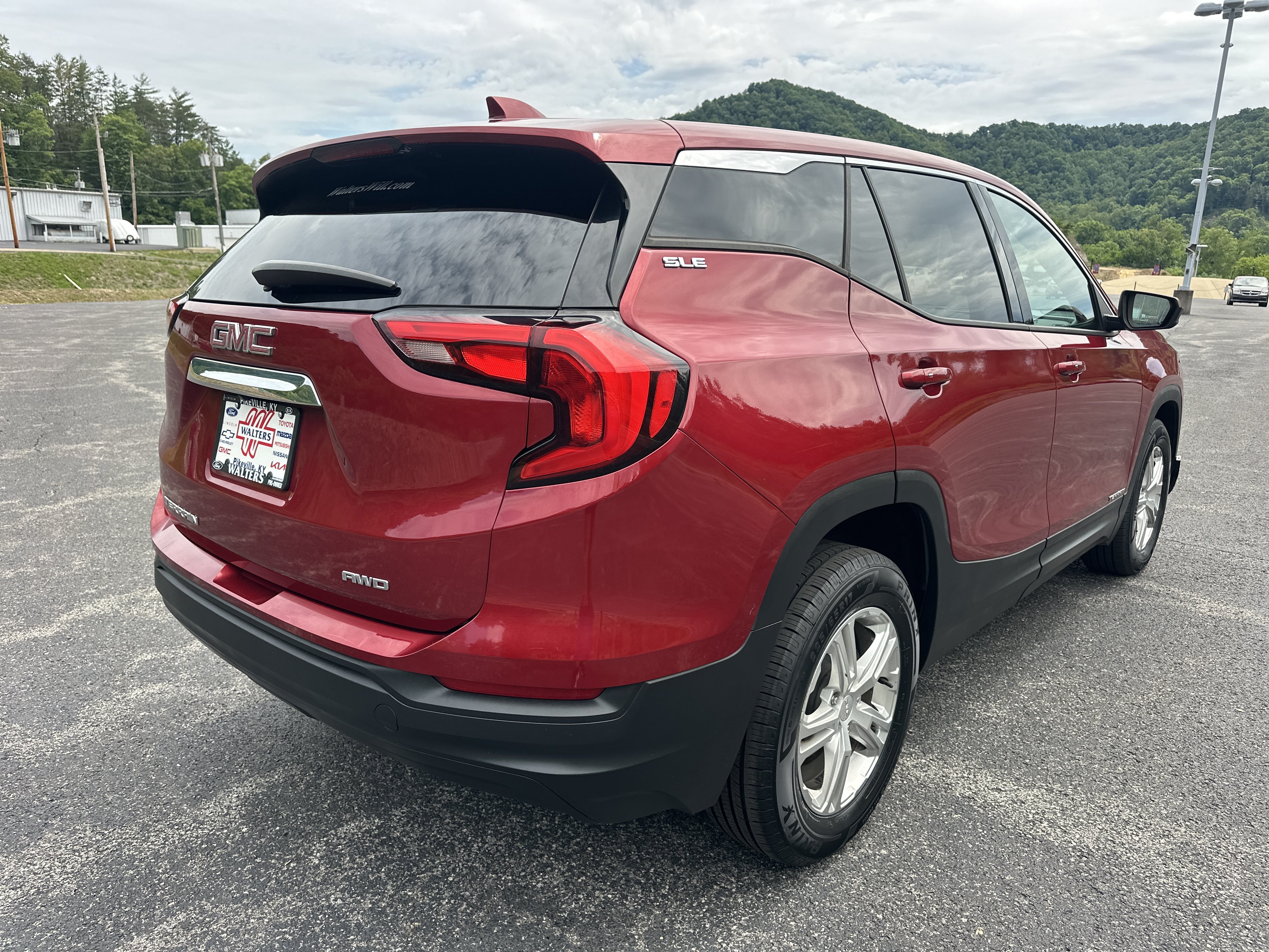 Used 2019 GMC Terrain SLE AWD/4WD image 2