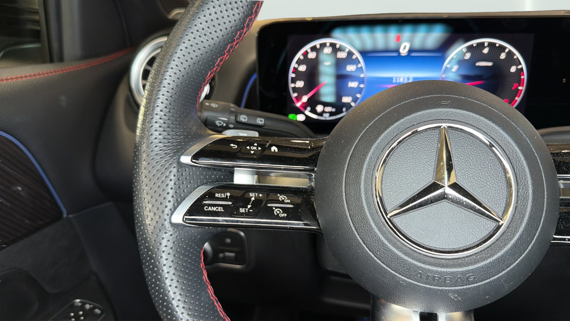Used 2025 Mercedes-Benz GLB 250 image 27