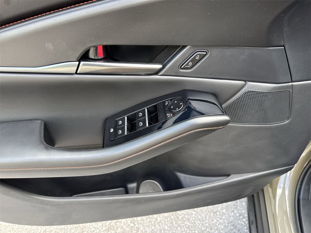 New 2024 MAZDA CX-30 Carbon image 41