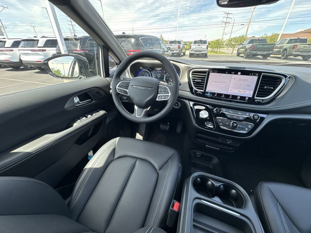New 2027 Chrysler Pacifica Select AWD/4WD image 15