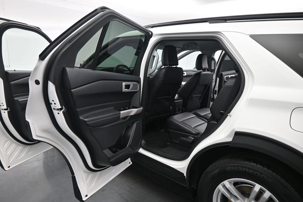 Certified 2023 Ford Explorer XLT w/ Equipment Group 202A RWD image 18
