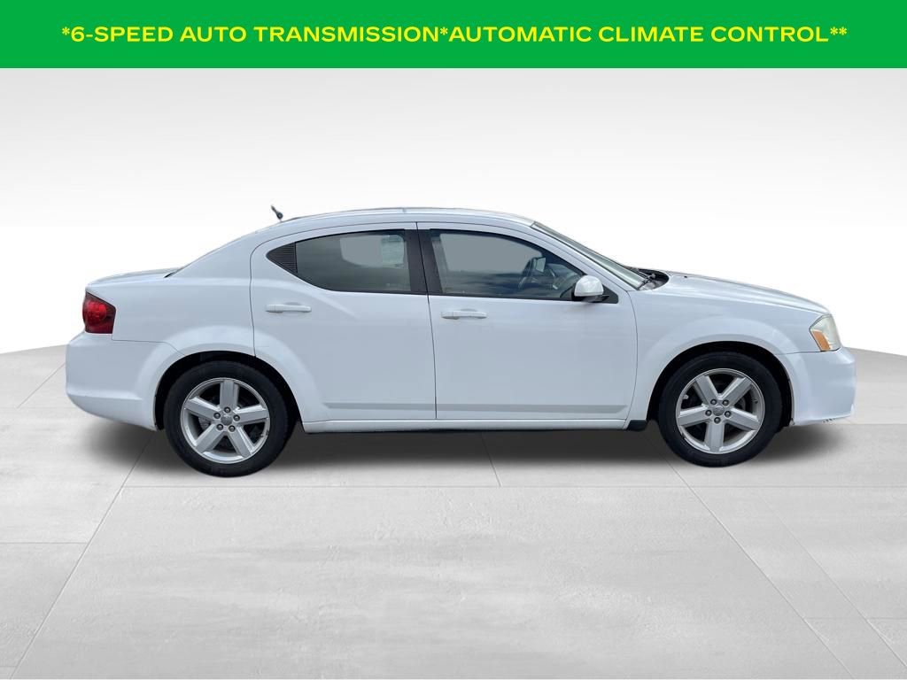 Used 2013 Dodge Avenger SXT image 3