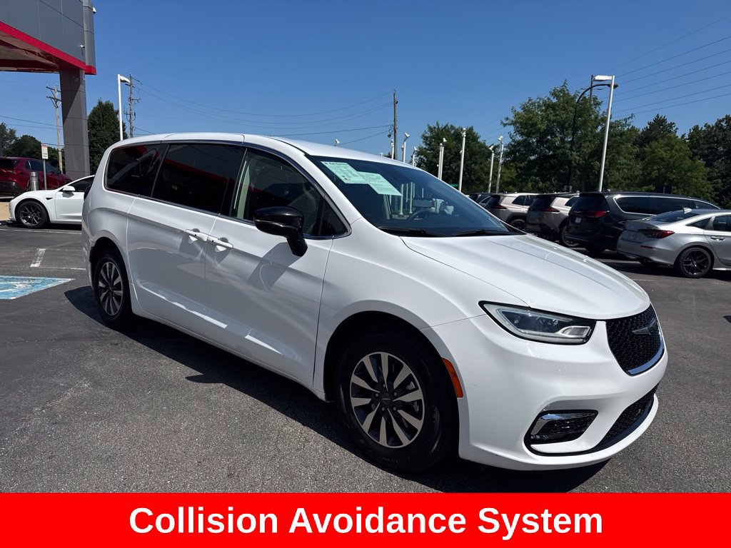 Used 2024 Chrysler Pacifica Limited FWD image 9