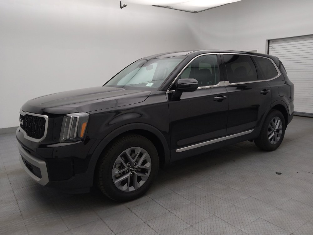 Used 2023 Kia Telluride LX FWD image 2